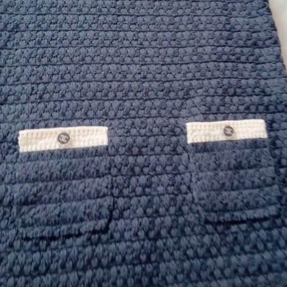 Gorgeous knitwear 𝒞𝒽𝒶𝓃ℯ𝓁  mini 🤍🖤 - Picture 3 of 5